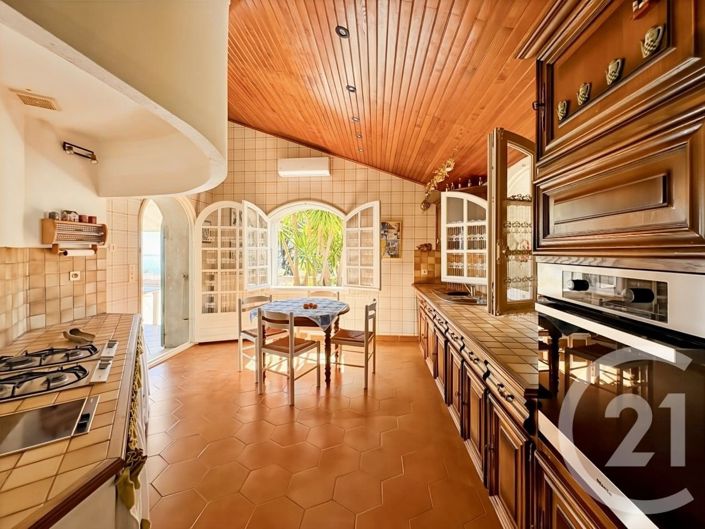 Image No.9-8 Bed House for sale