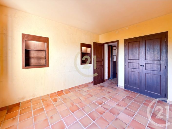 Image No.17-3 Bed House for sale