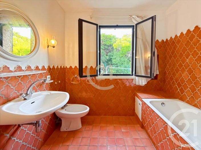 Image No.18-3 Bed House for sale