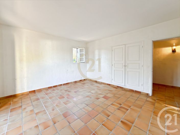 Image No.21-3 Bed House for sale