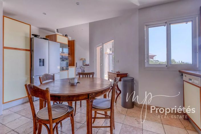 Image No.12-6 Bed House for sale