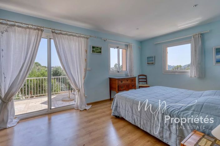 Image No.16-6 Bed House for sale