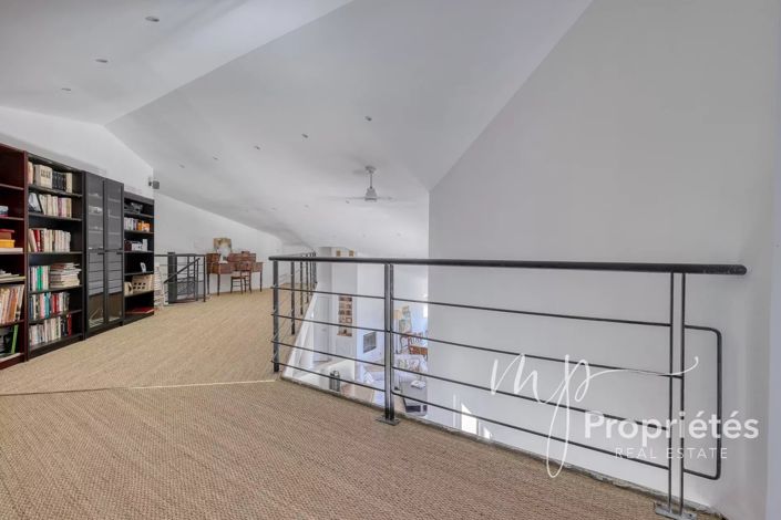 Image No.19-6 Bed House for sale