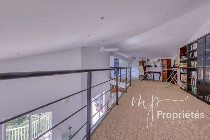 Image No.20-6 Bed House for sale