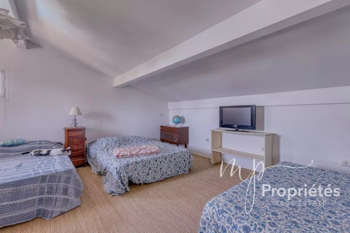 Image No.21-6 Bed House for sale