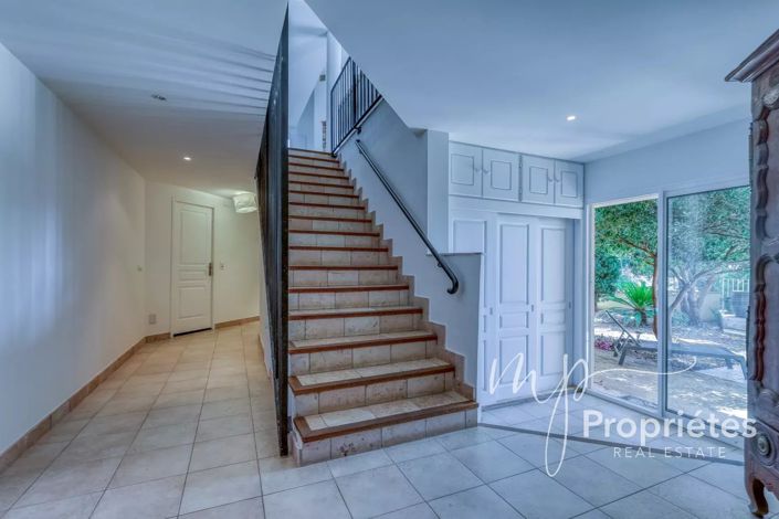 Image No.22-6 Bed House for sale