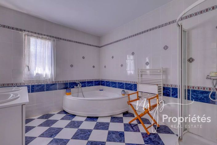 Image No.25-6 Bed House for sale