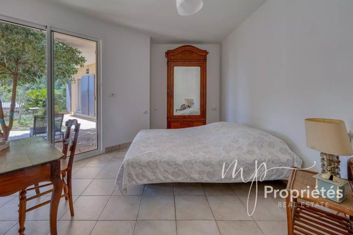 Image No.26-6 Bed House for sale