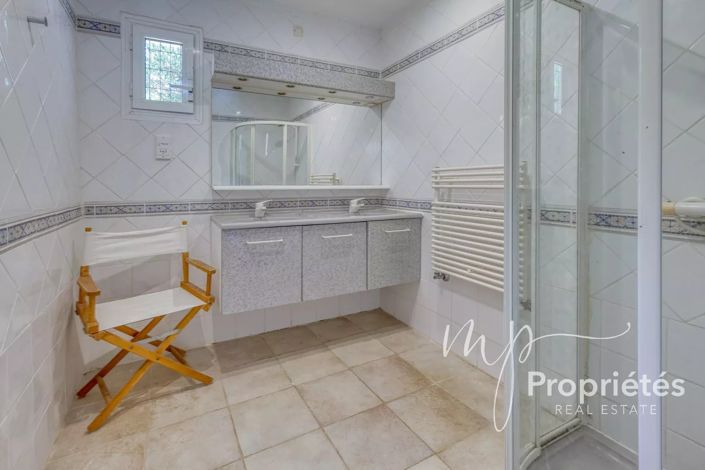 Image No.27-6 Bed House for sale