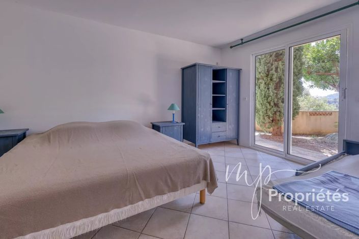 Image No.28-6 Bed House for sale