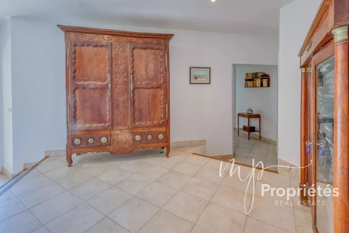 Image No.30-6 Bed House for sale