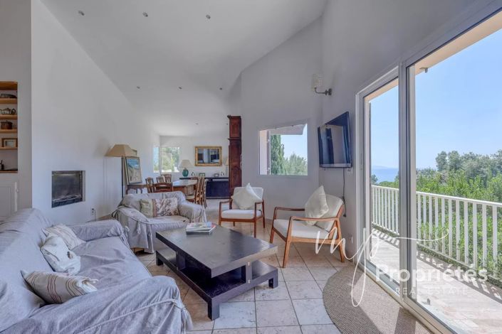 Image No.4-6 Bed House for sale