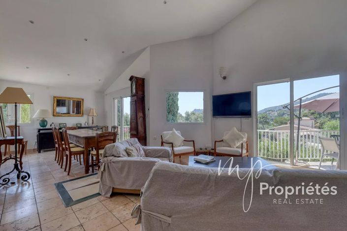 Image No.5-6 Bed House for sale
