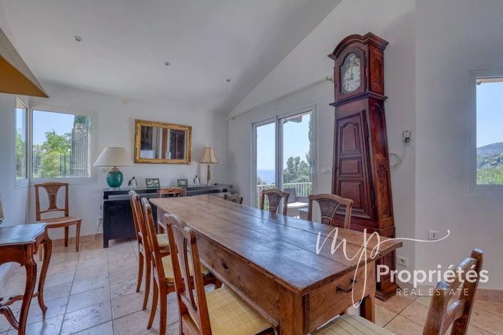 Image No.9-6 Bed House for sale