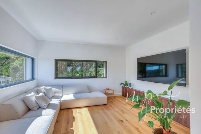 Image No.13-4 Bed House for sale