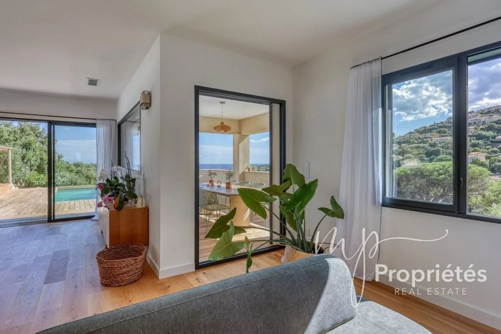 Image No.18-4 Bed House for sale