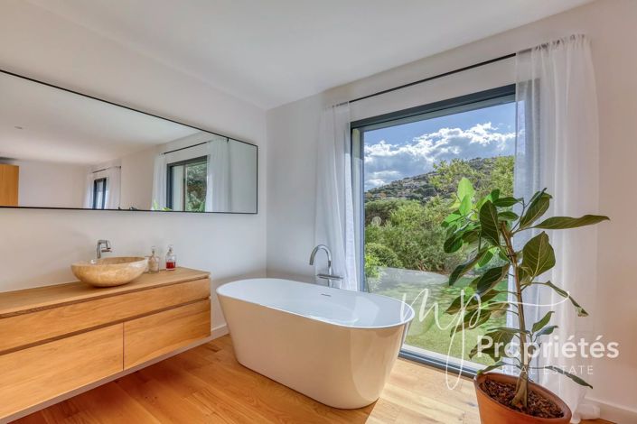 Image No.40-4 Bed House for sale
