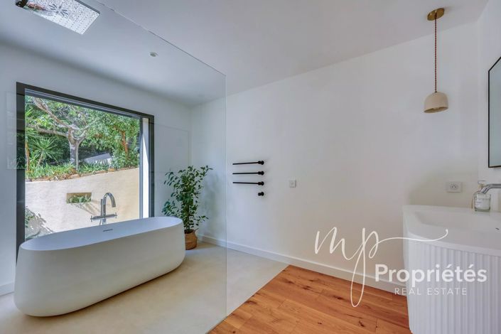 Image No.42-4 Bed House for sale