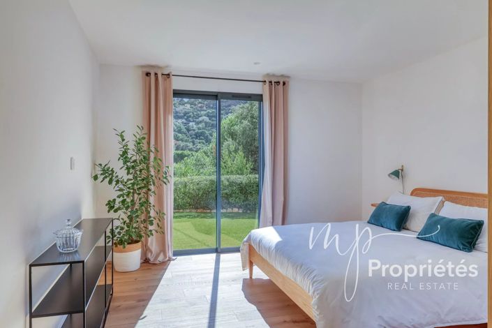 Image No.44-4 Bed House for sale
