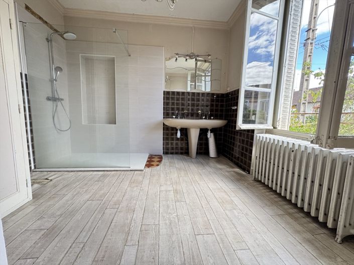 Image No.8-4 Bed House for sale