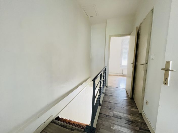 Image No.11-2 Bed House for sale