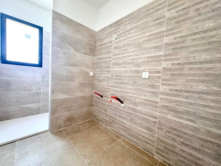 Image No.10-3 Bed House for sale