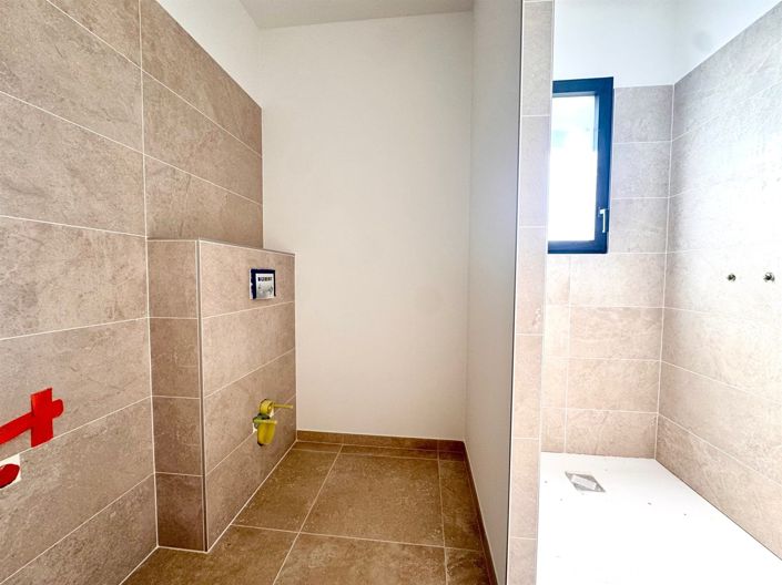 Image No.9-3 Bed House for sale