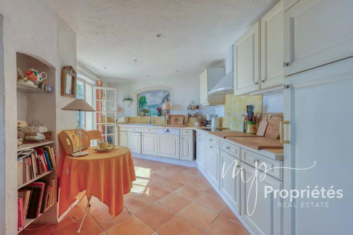 Image No.20-4 Bed House for sale
