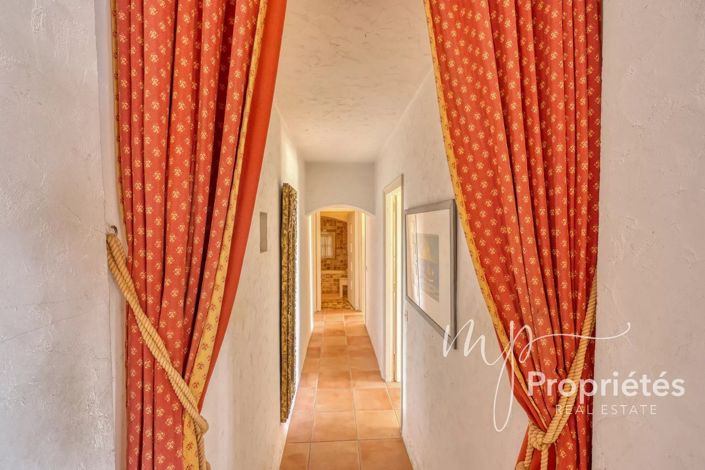 Image No.25-4 Bed House for sale