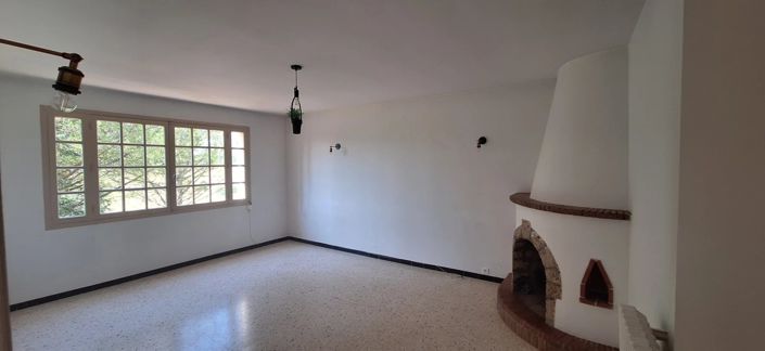 Image No.18-7 Bed House for sale