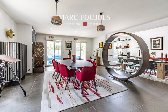 Image No.8-5 Bed House for sale