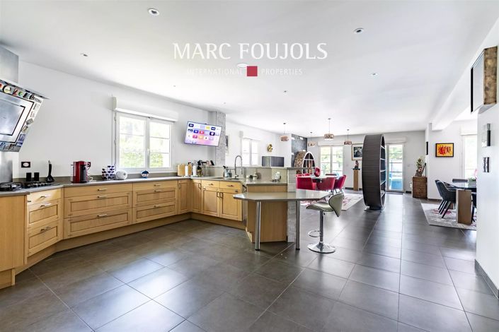 Image No.9-5 Bed House for sale