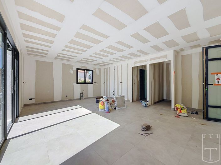 Image No.17-2 Bed House for sale