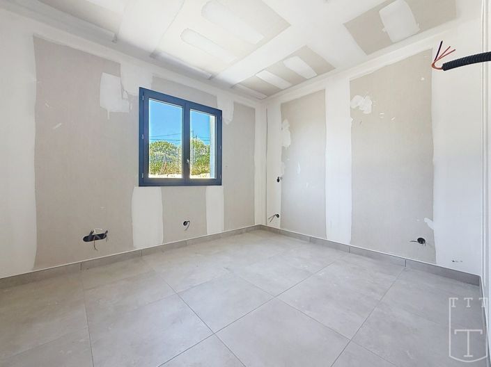 Image No.4-2 Bed House for sale
