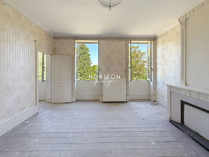 Image No.18-10 Bed Property for sale