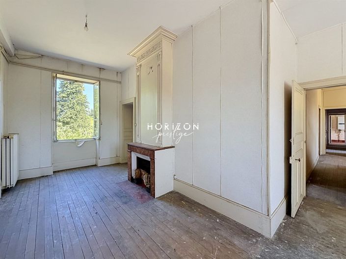 Image No.20-10 Bed Property for sale