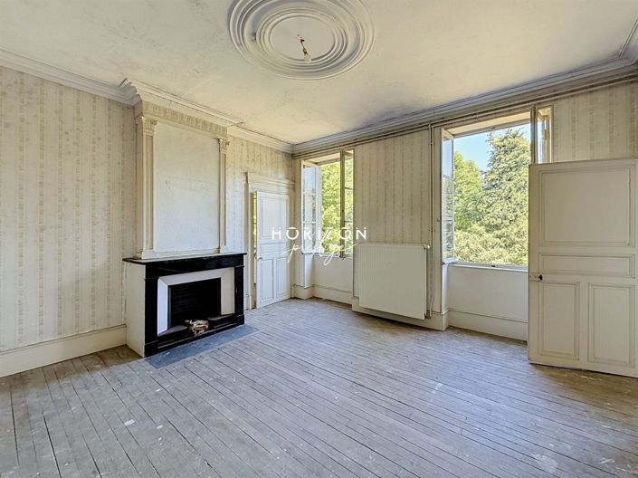 Image No.22-10 Bed Property for sale