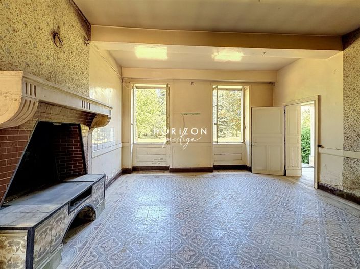 Image No.28-10 Bed Property for sale
