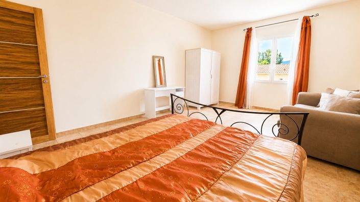 Image No.23-5 Bed House for sale