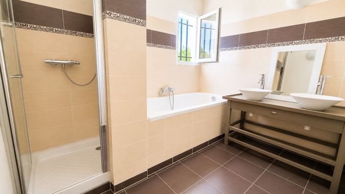 Image No.24-5 Bed House for sale
