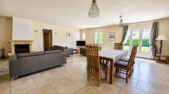 Image No.5-5 Bed House for sale