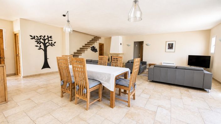 Image No.6-5 Bed House for sale