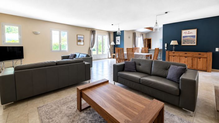 Image No.8-5 Bed House for sale