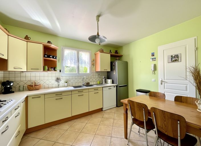 Image No.10-3 Bed House for sale