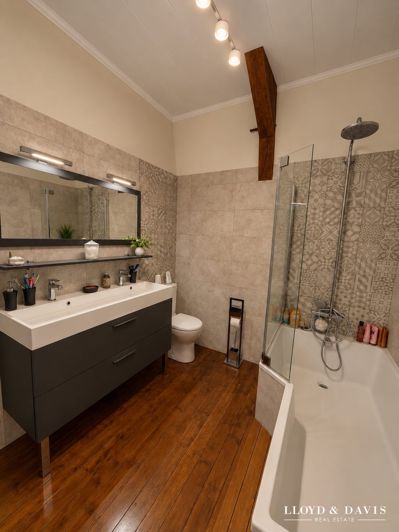Image No.19-7 Bed House for sale