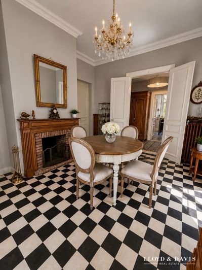 Image No.5-7 Bed House for sale
