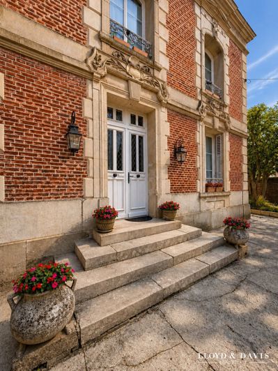 Image No.8-7 Bed House for sale