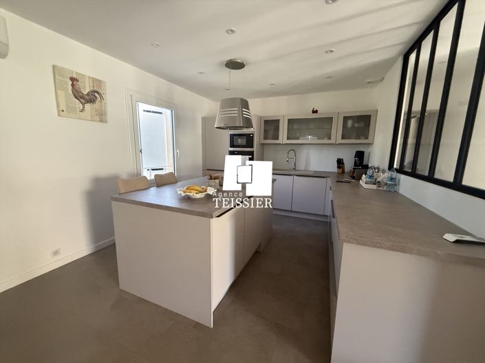 Image No.8-4 Bed House for sale