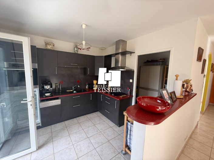 Image No.8-3 Bed House for sale