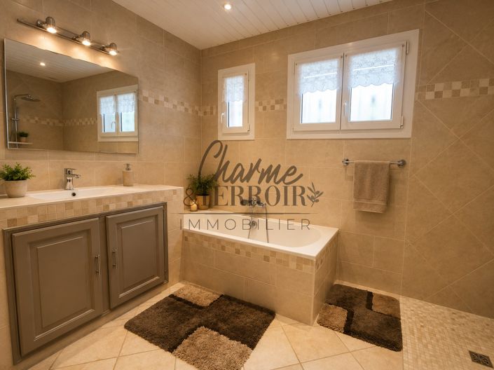 Image No.16-6 Bed House for sale
